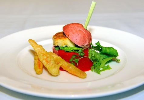 HAMBURGER VEGETALE, PAN BRIOCHE ALLA RAPA E STICK DI VERDURINE